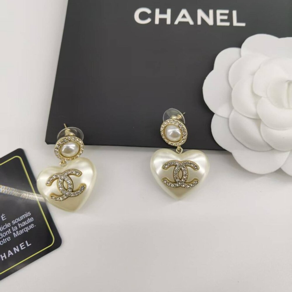 đChanel earrings - Picture 4 of 5